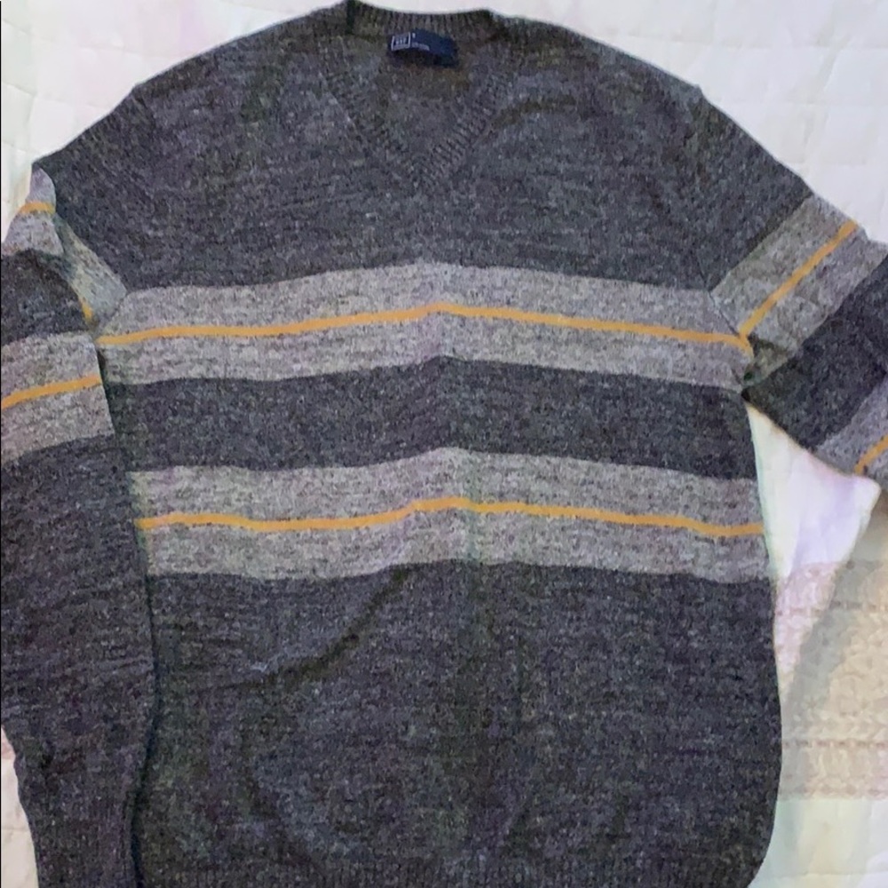 Gap V-neck men’s sweater